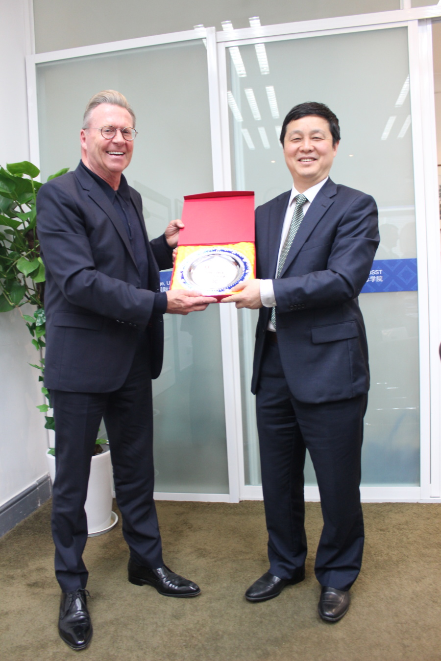 Ken Gill and President Ding Xiaodong