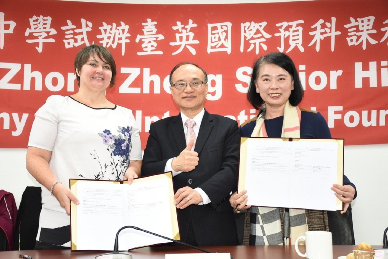 (left-right) NCUK Market Development Director, Georgina Jones with the Commissioner of the Department of Education Taipei City Government, Tseng Tsan-Chin and the Principal of Zhong Zheng High School, Chiang Hui-Zhen