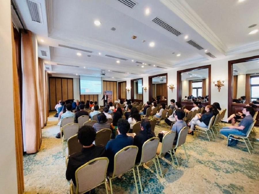 students attending event at UPC