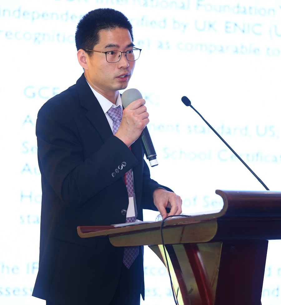 Ruth Jones speaking during the conference